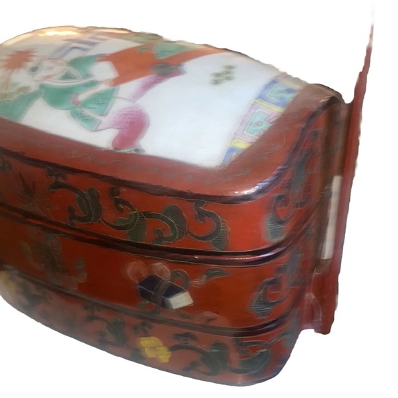 Antique Chinese porcelain lacquered stacking Wedding box, 3 tier. 11”x8”x7” - Picture 3 of 15